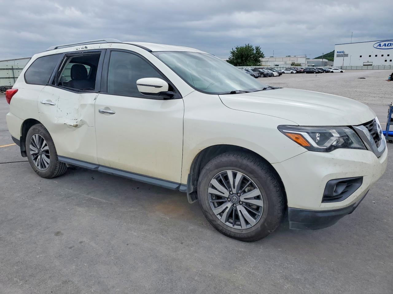 Nissan Pathfinder Sv