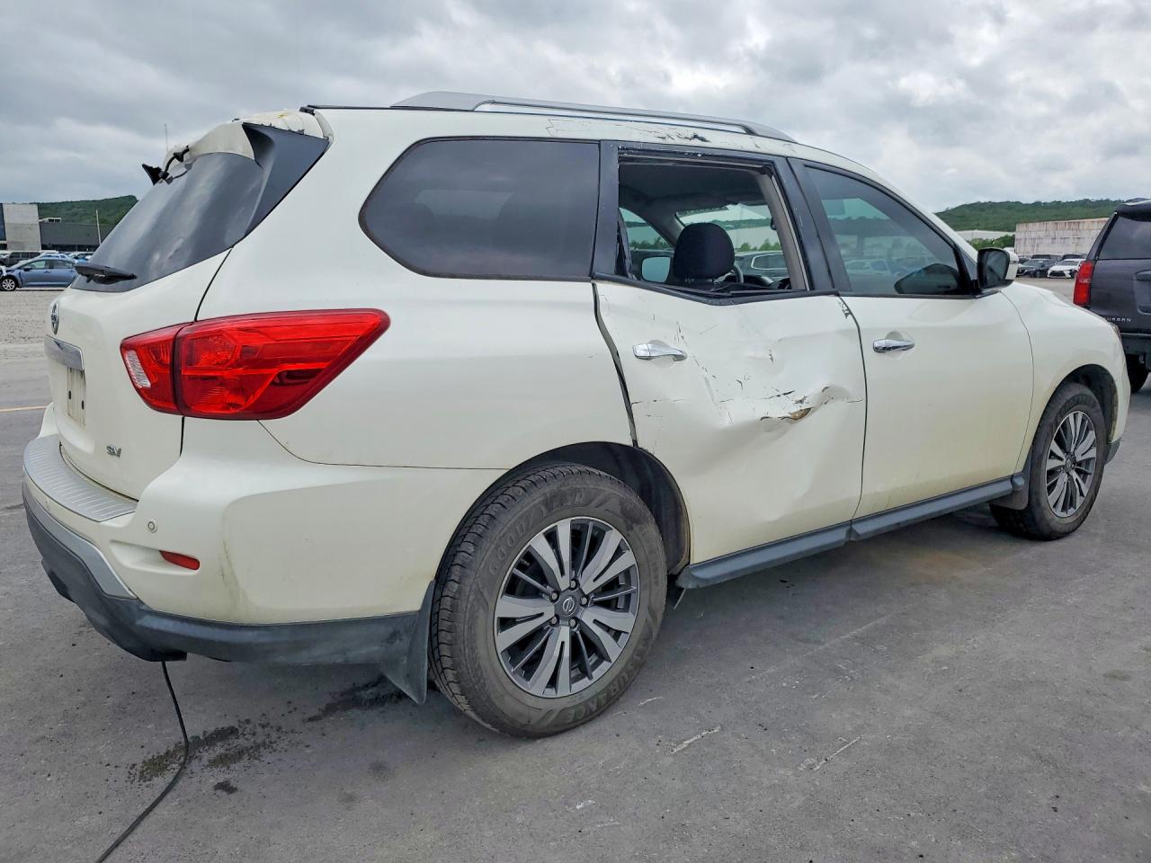 Nissan Pathfinder Sv