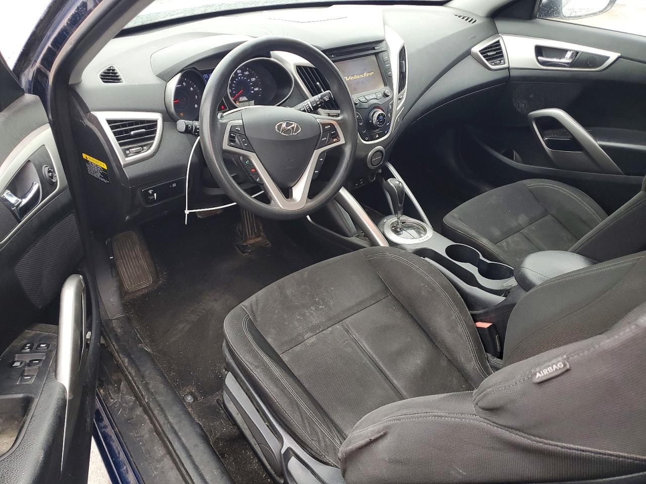 Hyundai VELOSTER Base