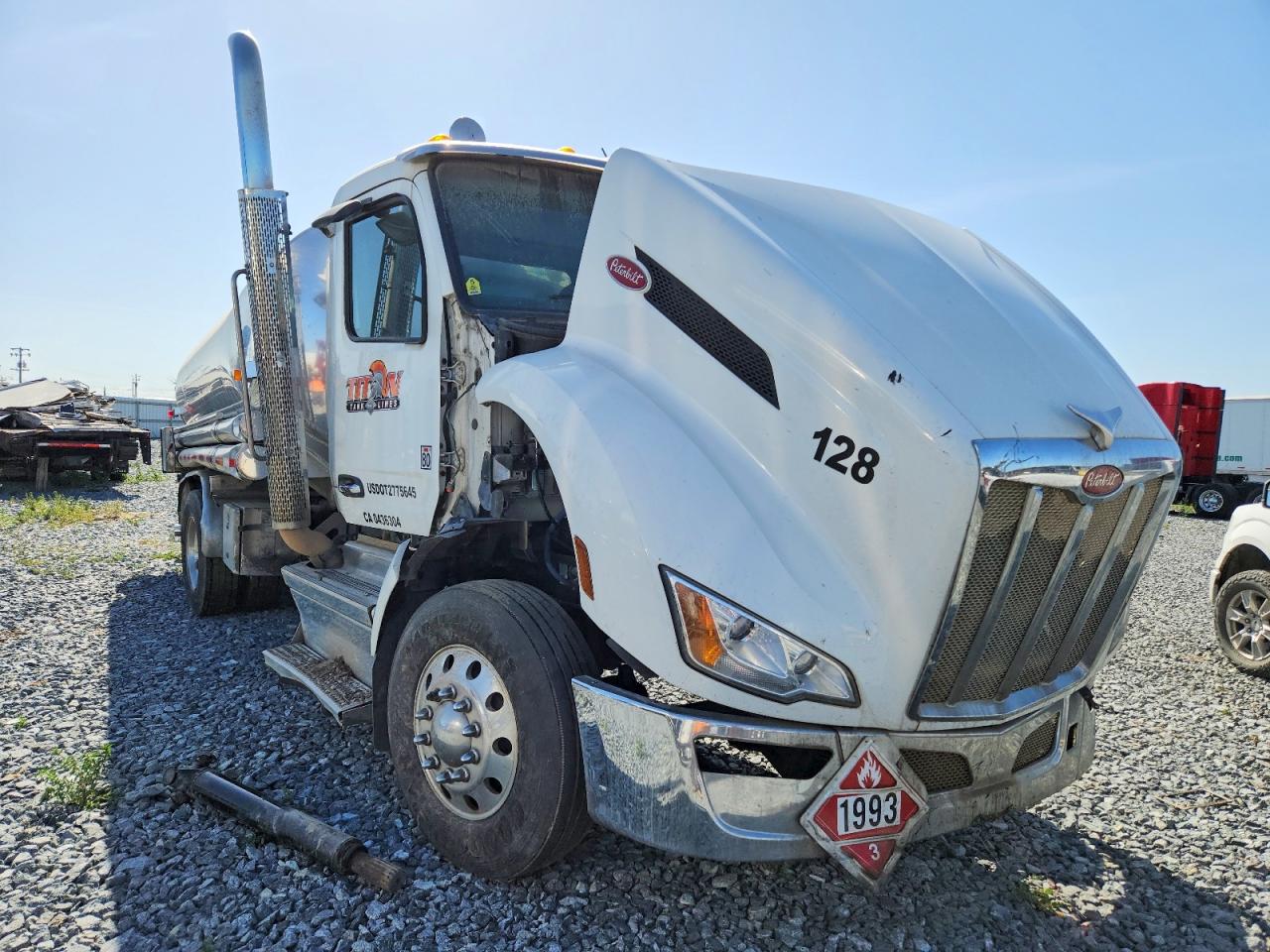 Salvage Peterbilt 579 Image