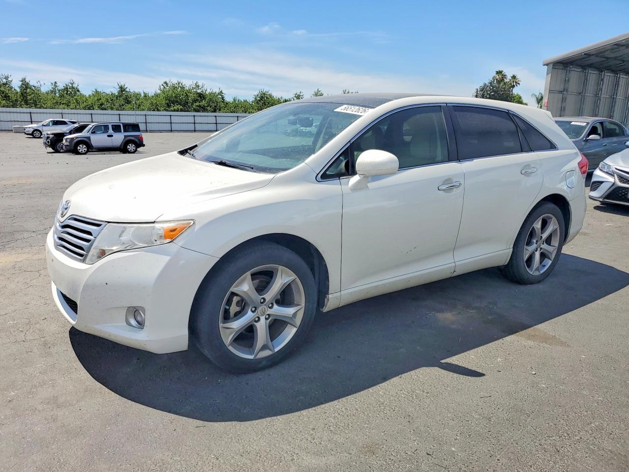 Salvage Toyota Venza Image