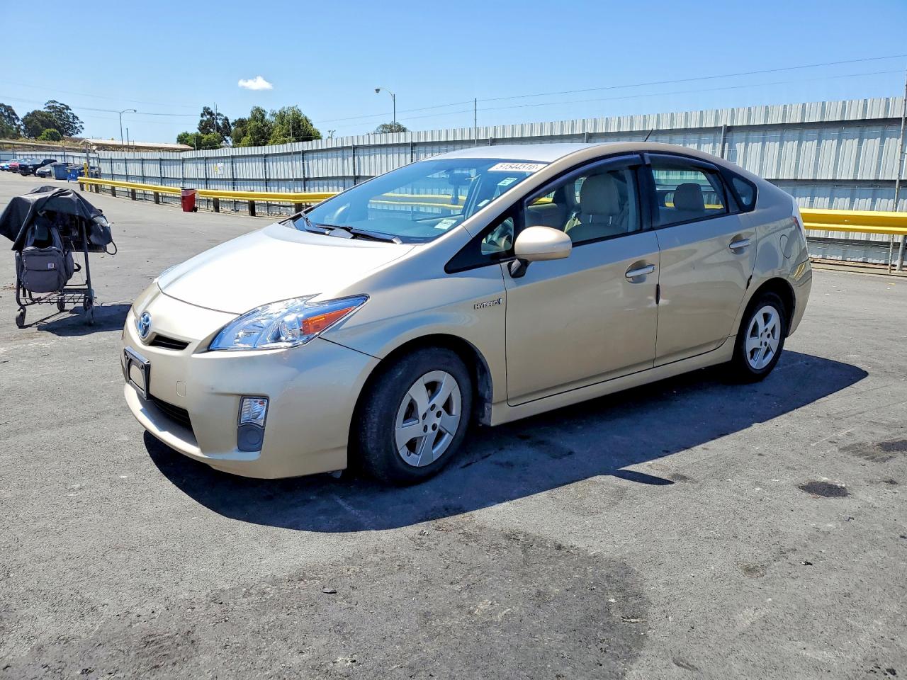 Salvage Toyota Prius Image