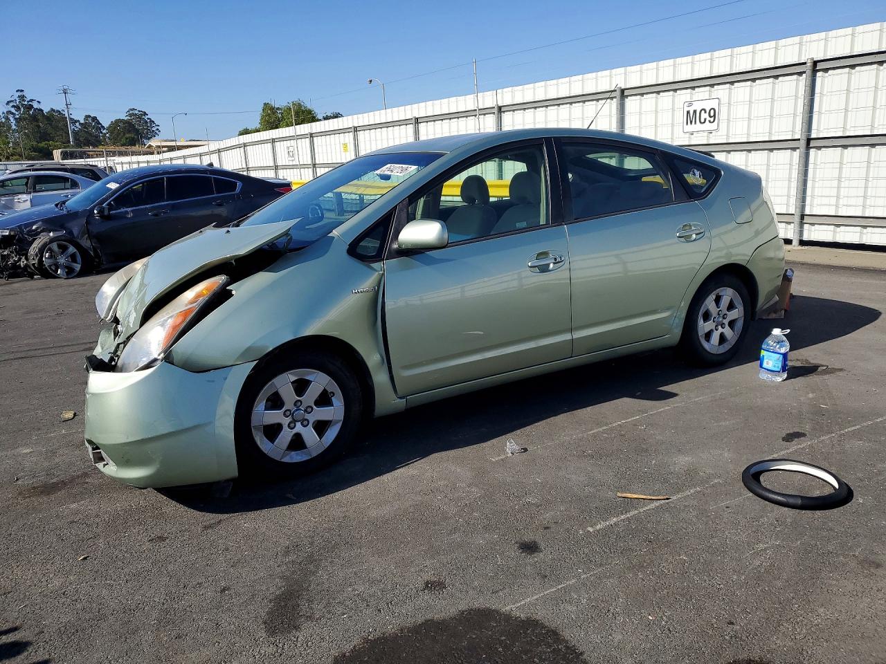 Salvage Toyota Prius Image
