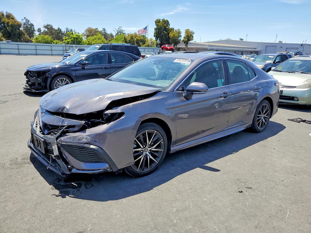 Salvage Toyota Camry Image