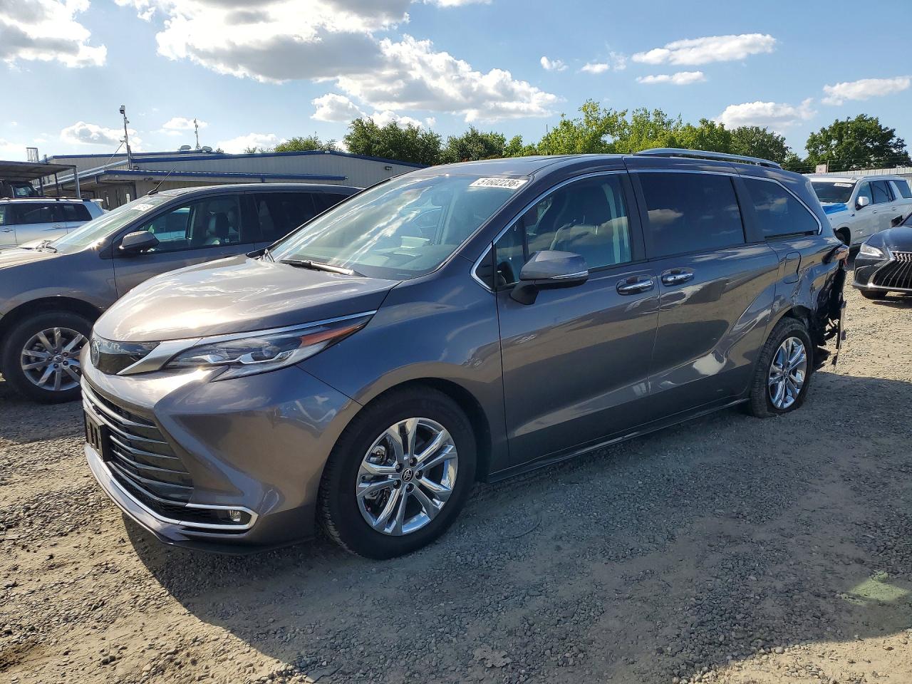 Salvage Toyota Sienna Image