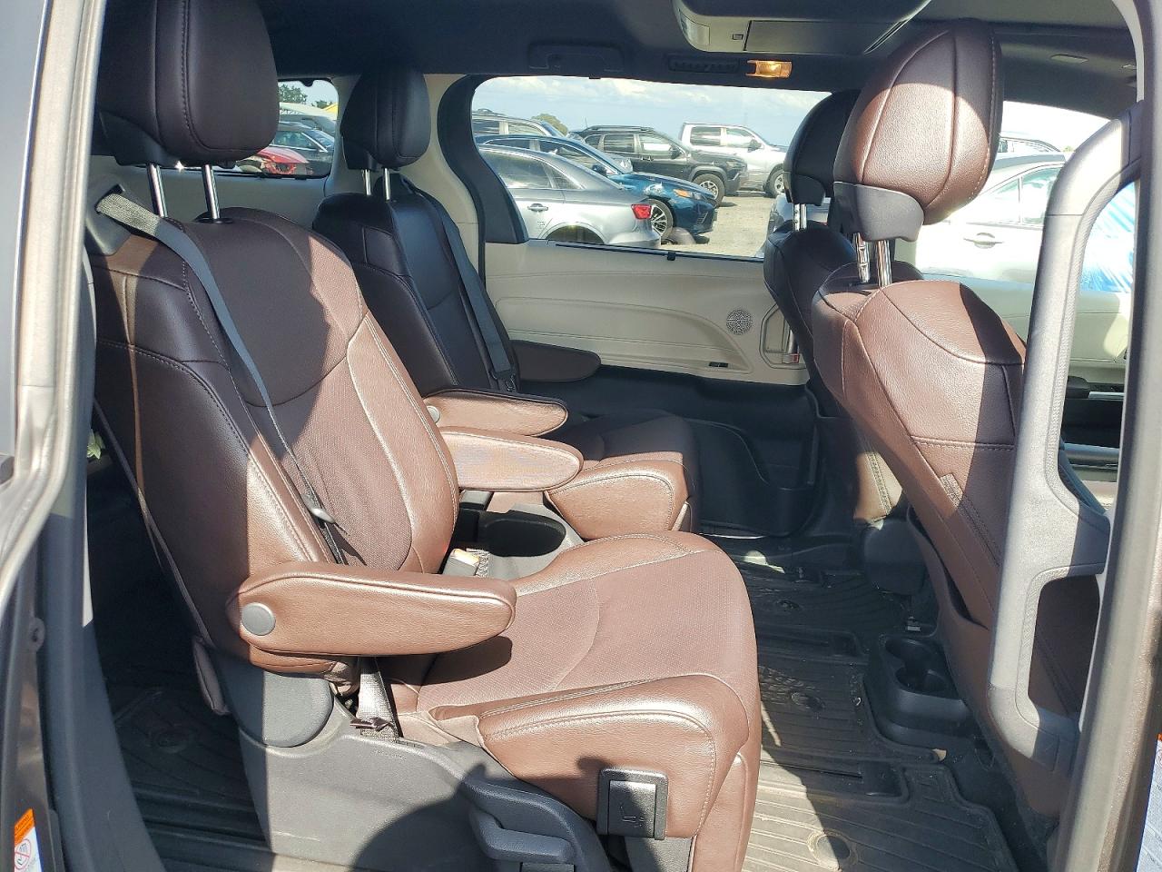 Toyota Sienna Platinum 7-passenger