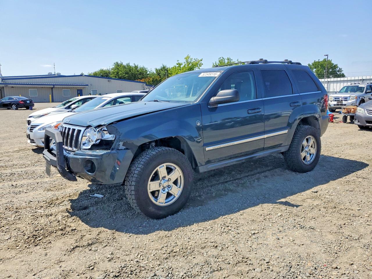 Salvage Jeep Cherokee Image