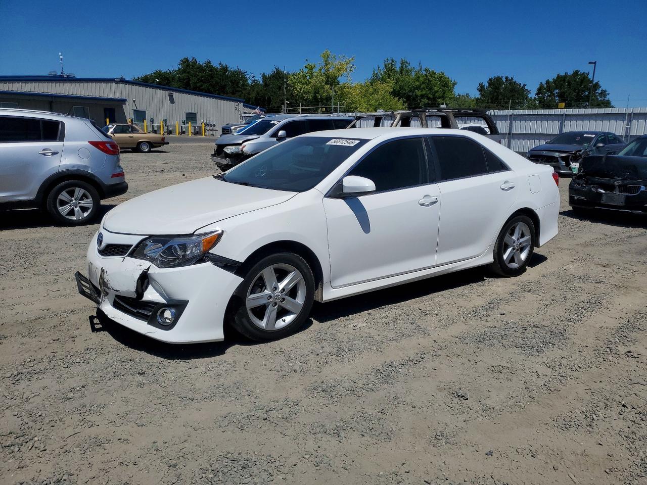 Salvage Toyota Camry Image