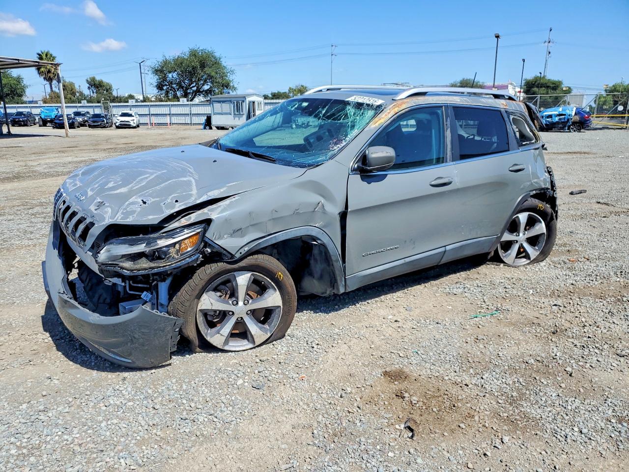 Salvage Jeep Cherokee Image