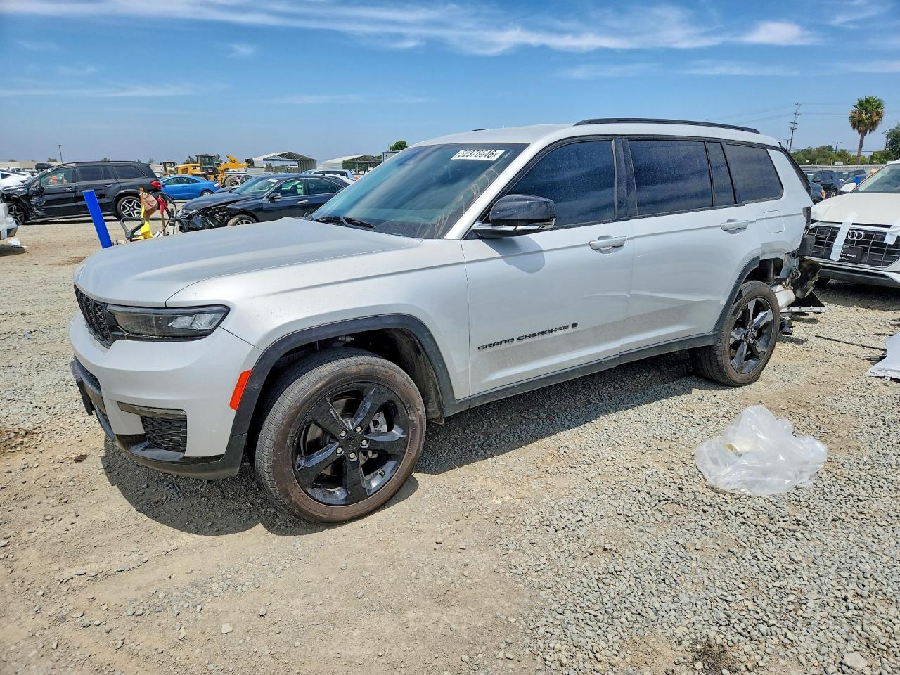 Salvage Jeep Cherokee Image