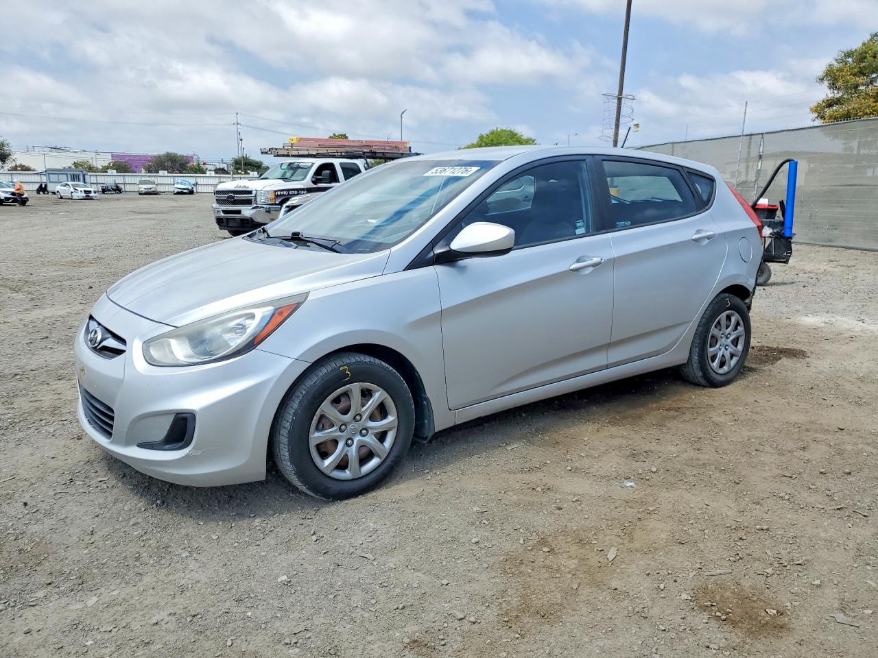 Salvage Hyundai ACCENT Image