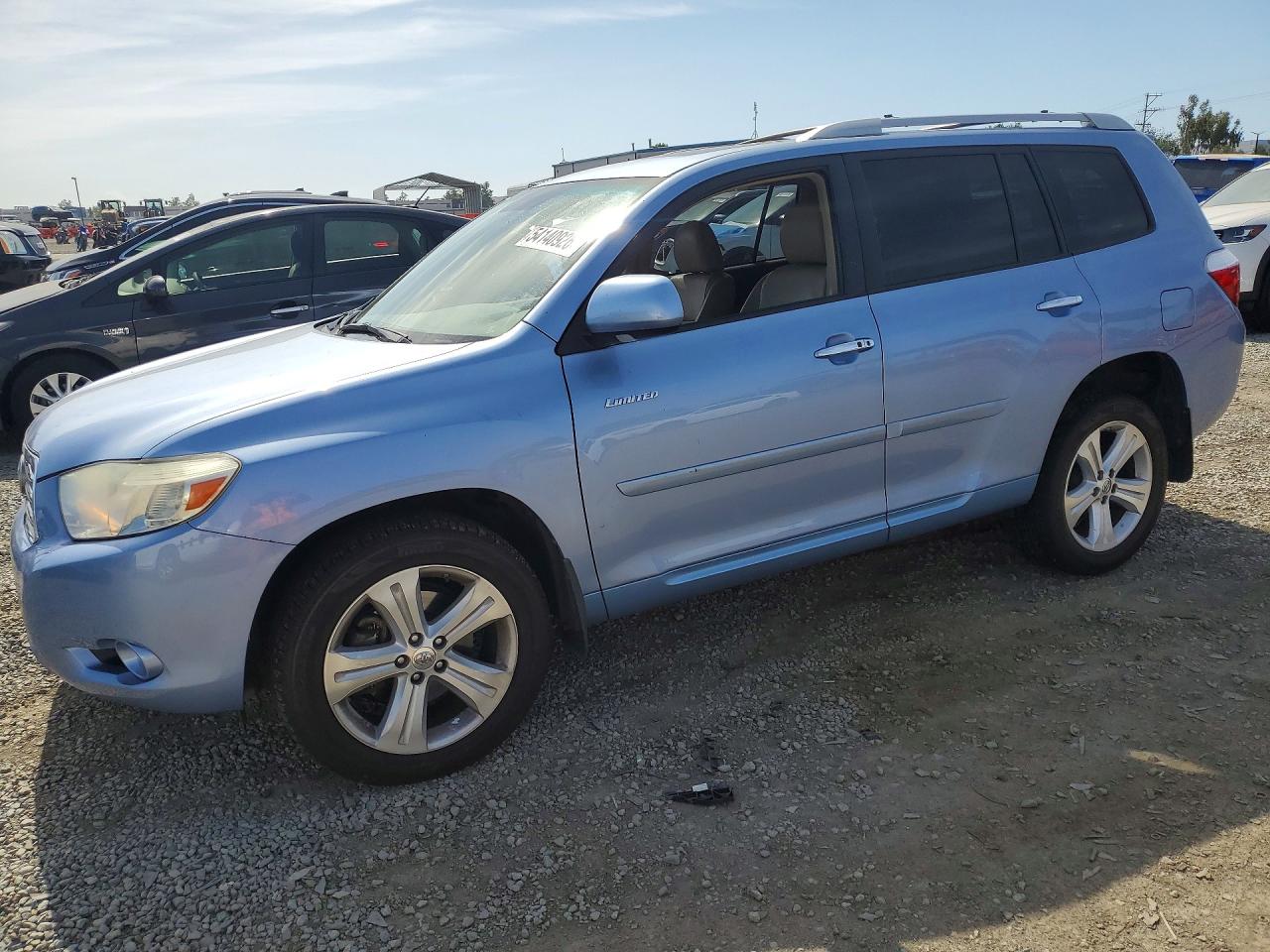 Salvage Toyota Highlander Image