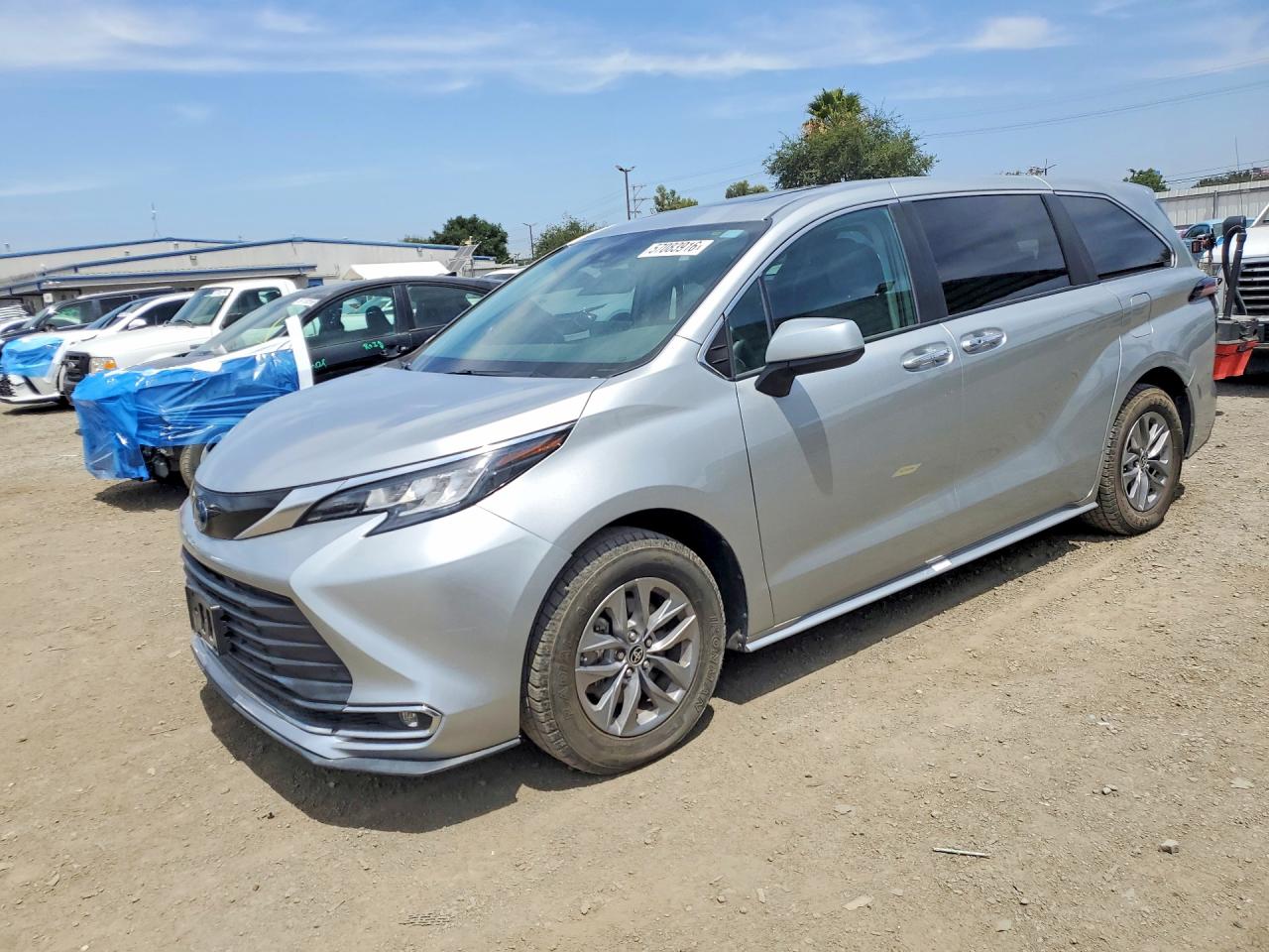 Salvage Toyota Sienna Image