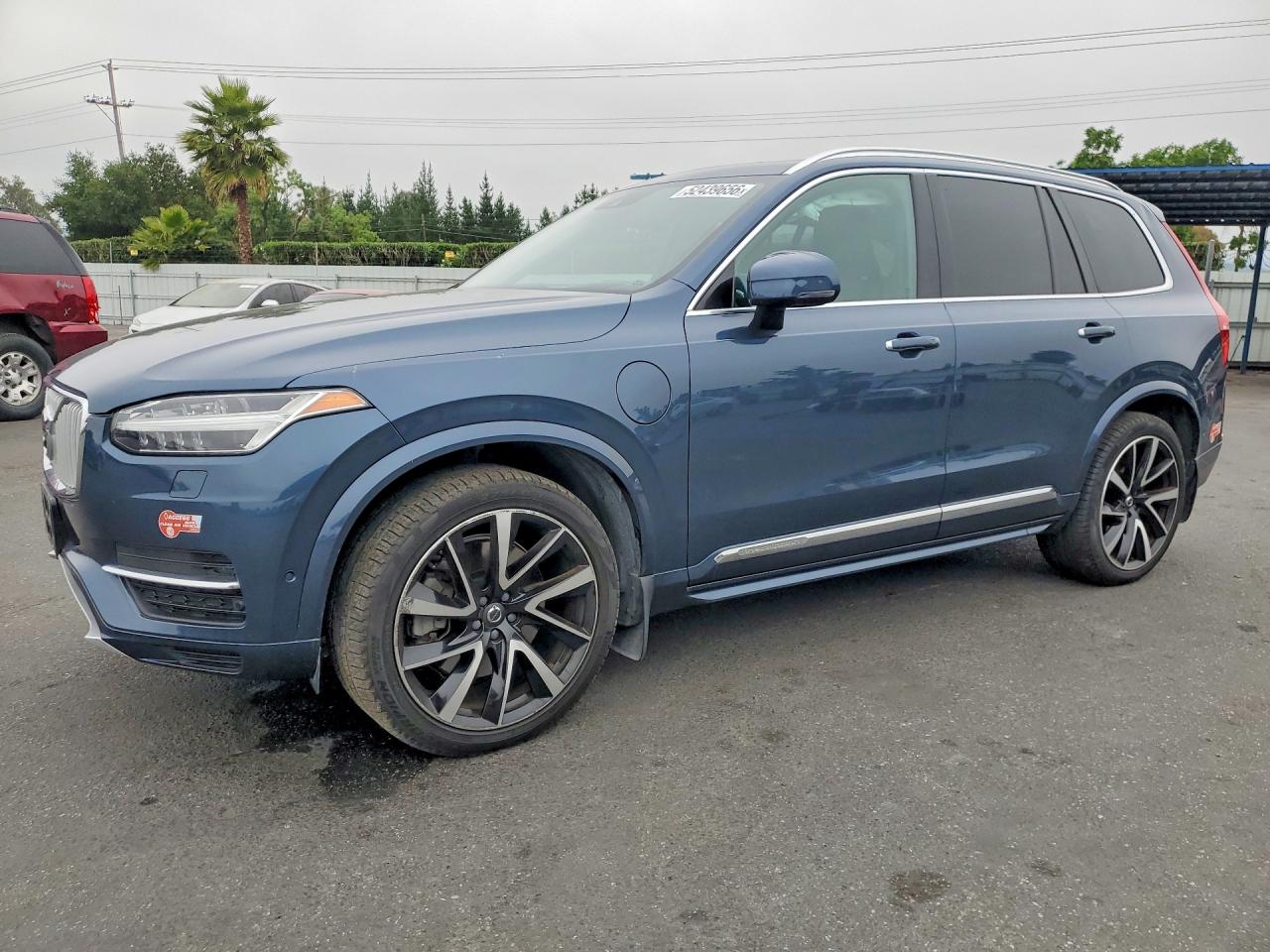Salvage Volvo XC90 Image