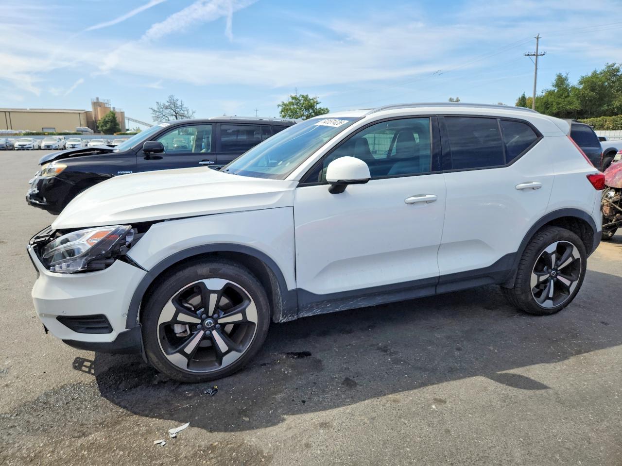 Salvage Volvo XC40 Image