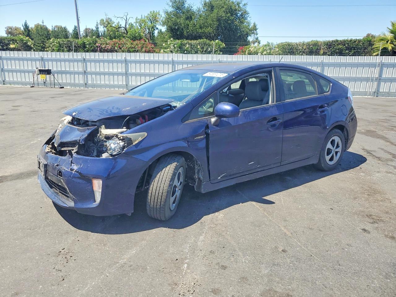 Salvage Toyota Prius Image