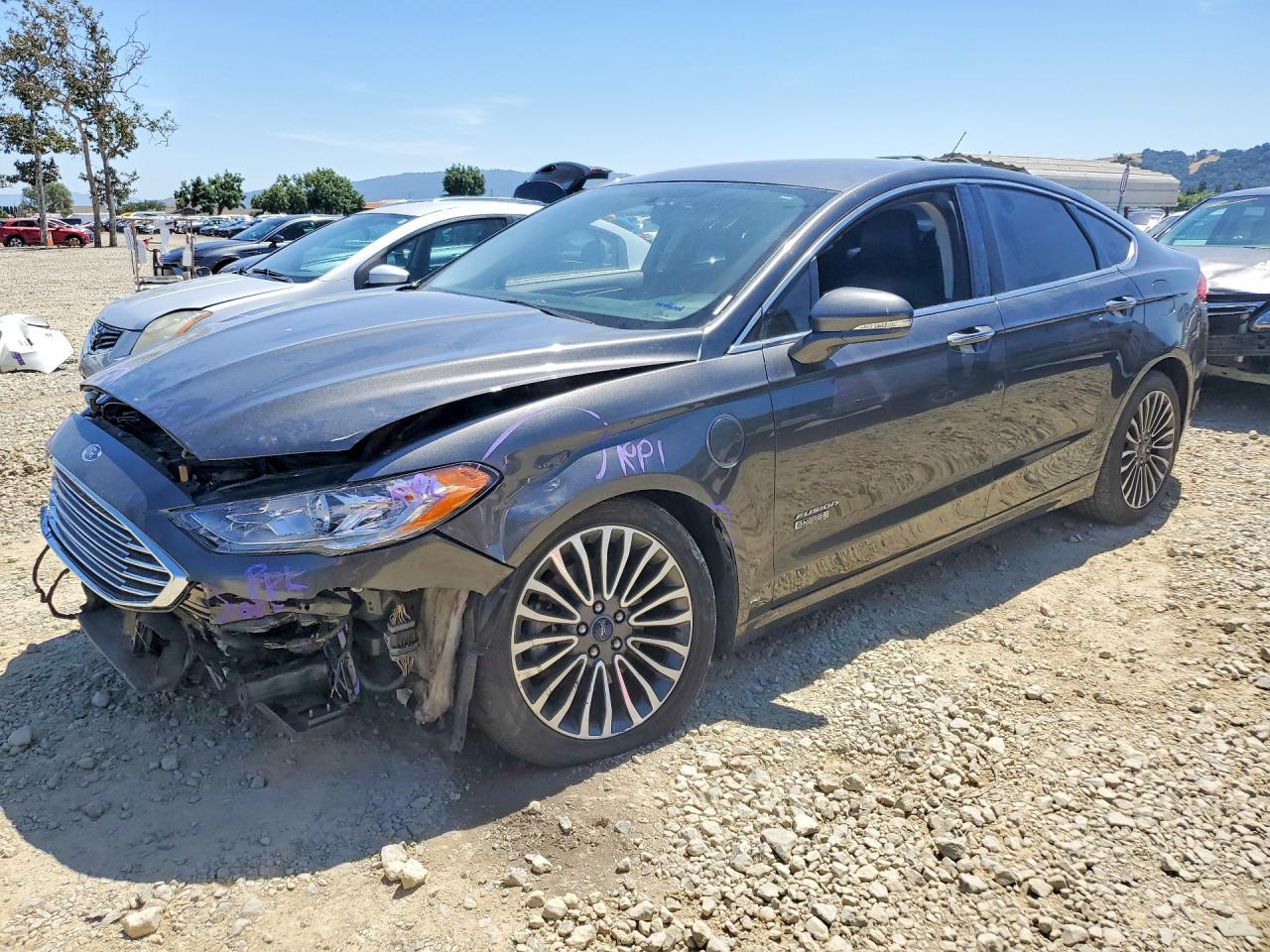 Salvage Ford Fusion Image