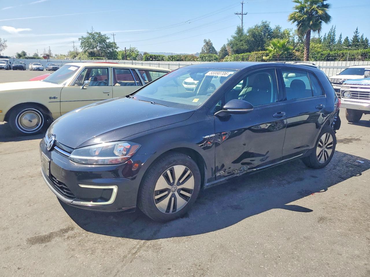 Salvage Volkswagen Golf Image