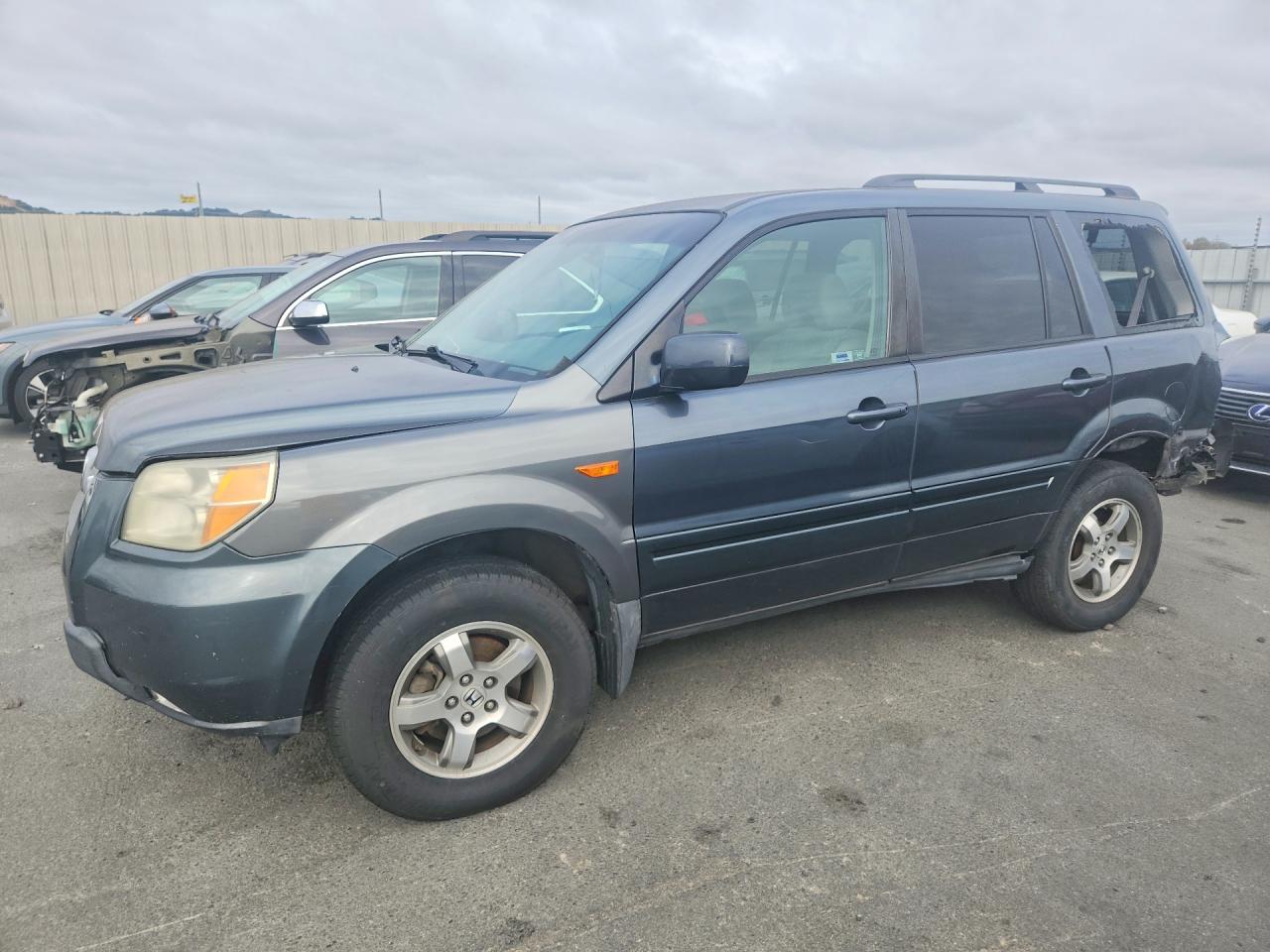 Salvage Honda Pilot Image
