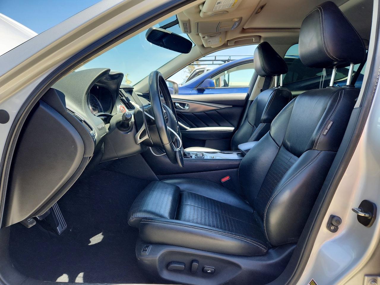 INFINITI Q50 Sport