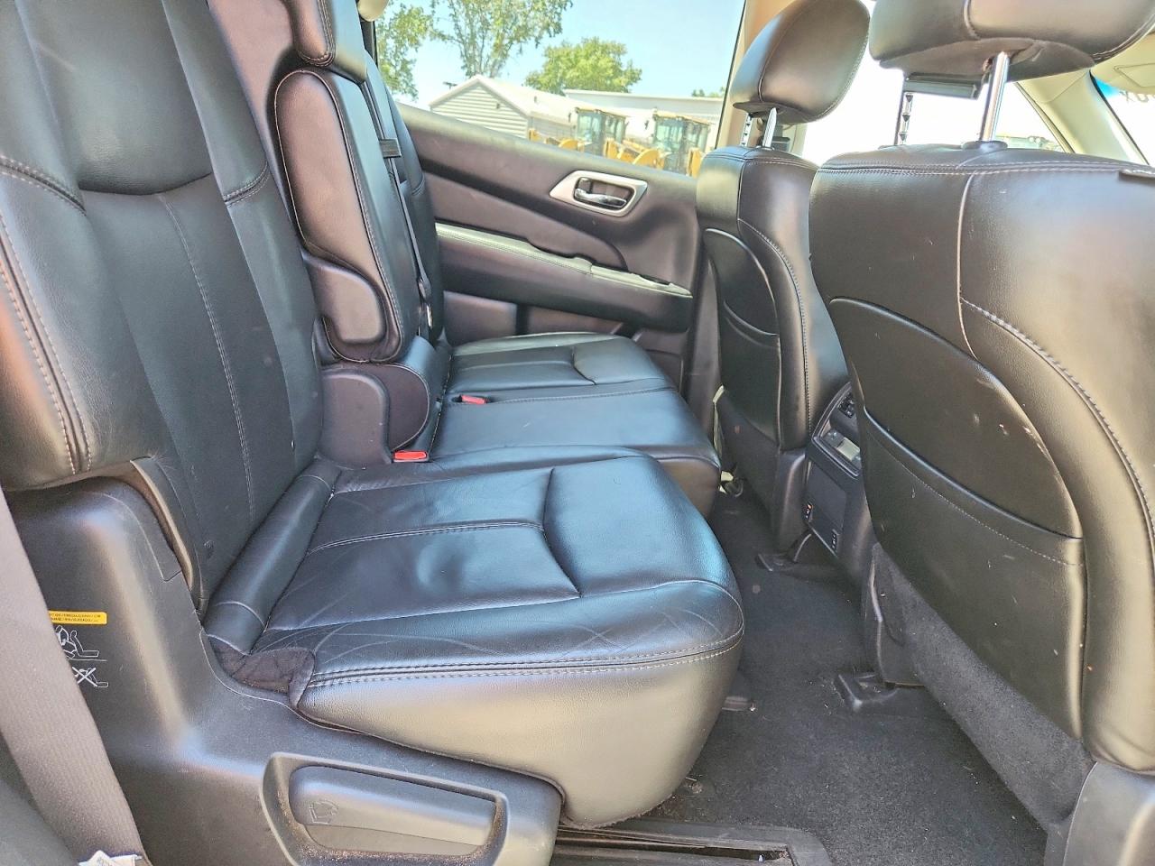 Nissan Pathfinder S