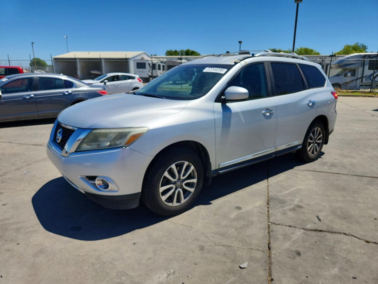 Salvage Nissan Pathfinder Image