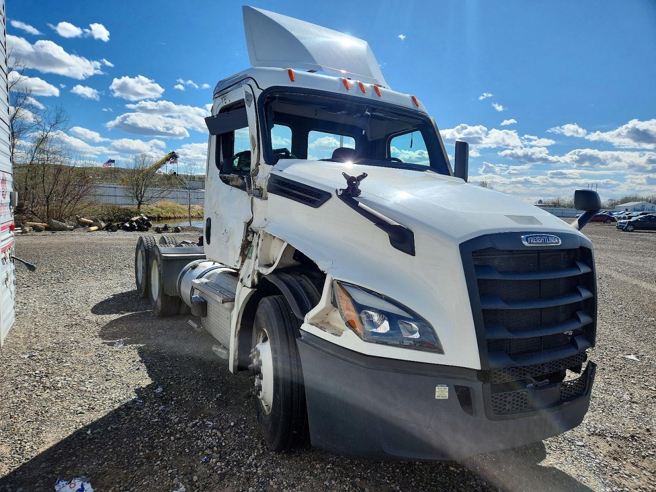 Salvage Freightliner Cascadia 126 Image