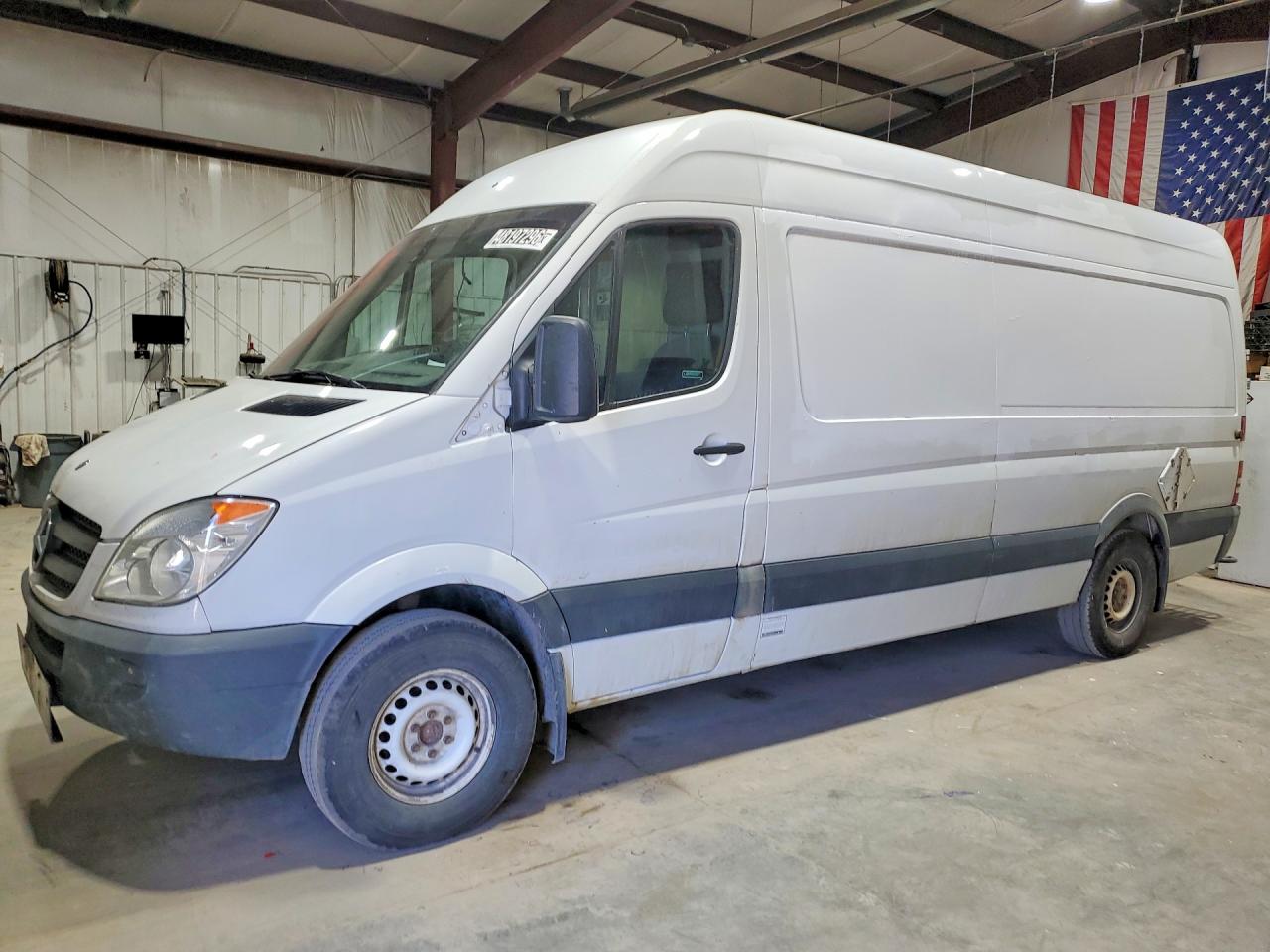 Salvage Mercedes-Benz Sprinter Image