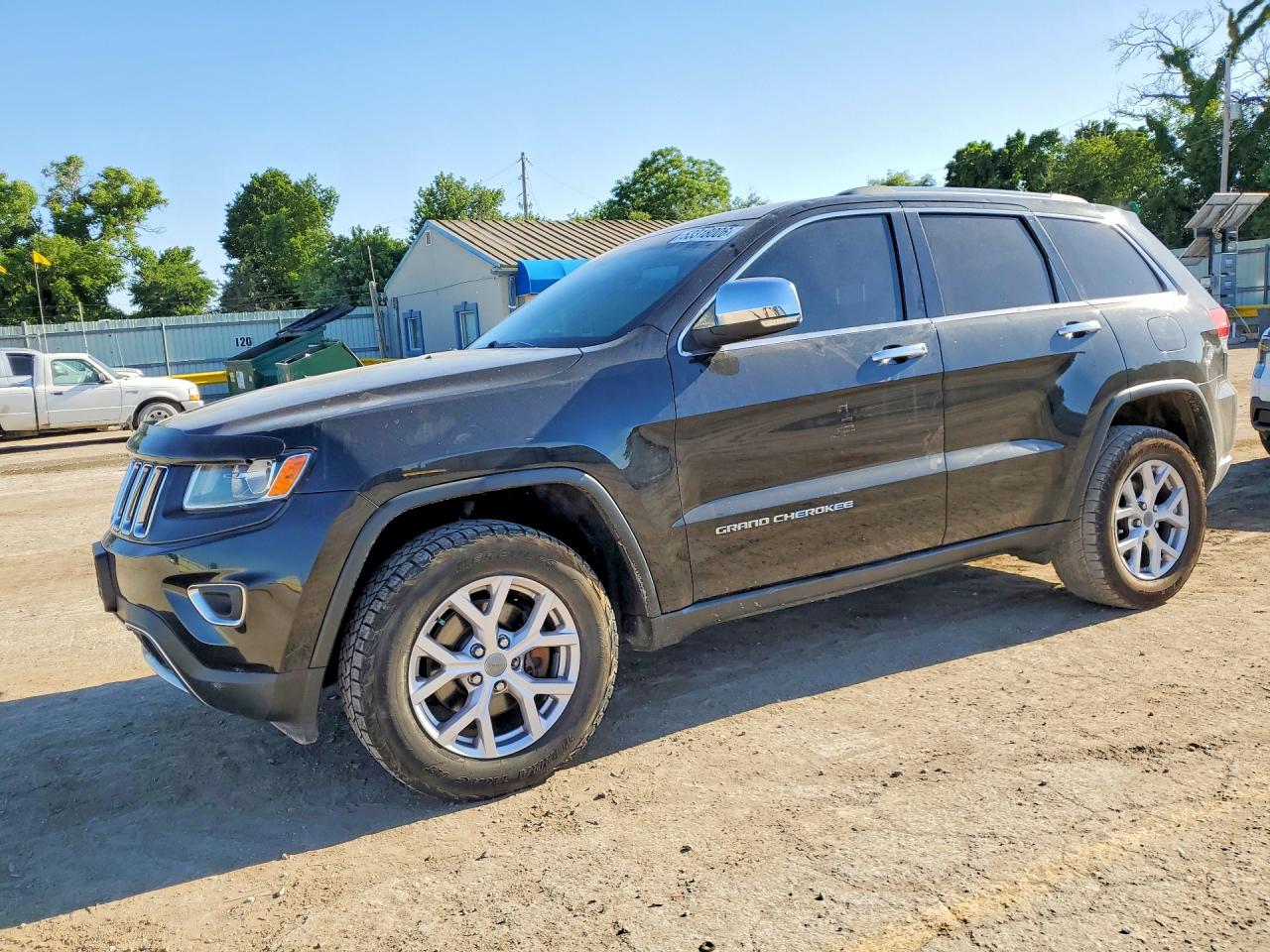 Salvage Jeep Cherokee Image