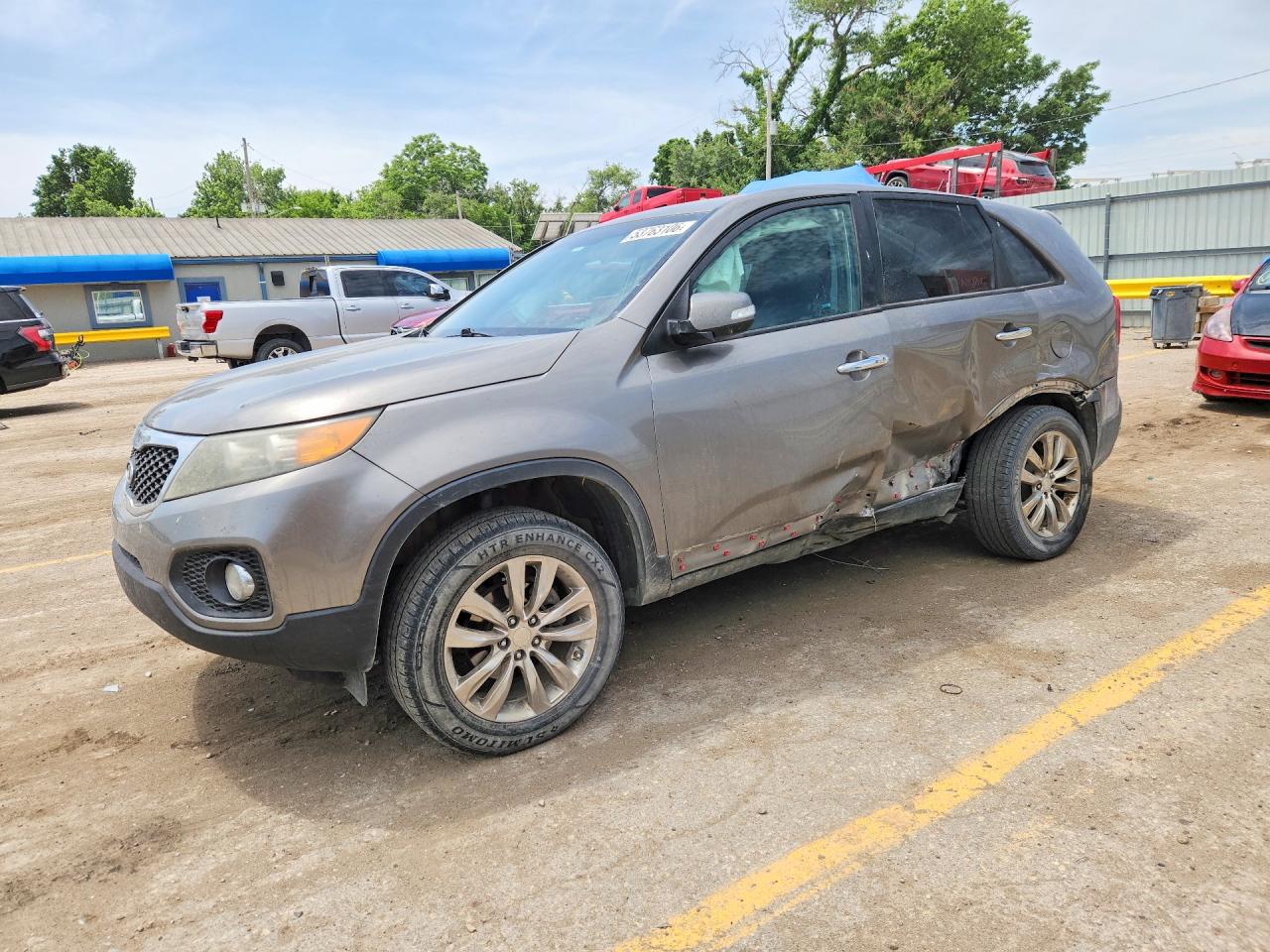 Salvage Kia Sorento Image