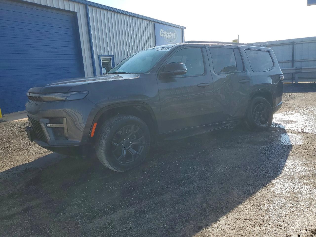 Salvage Jeep Grand Wagoneer Image
