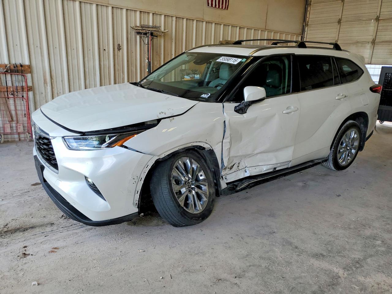 Salvage Toyota Highlander Image
