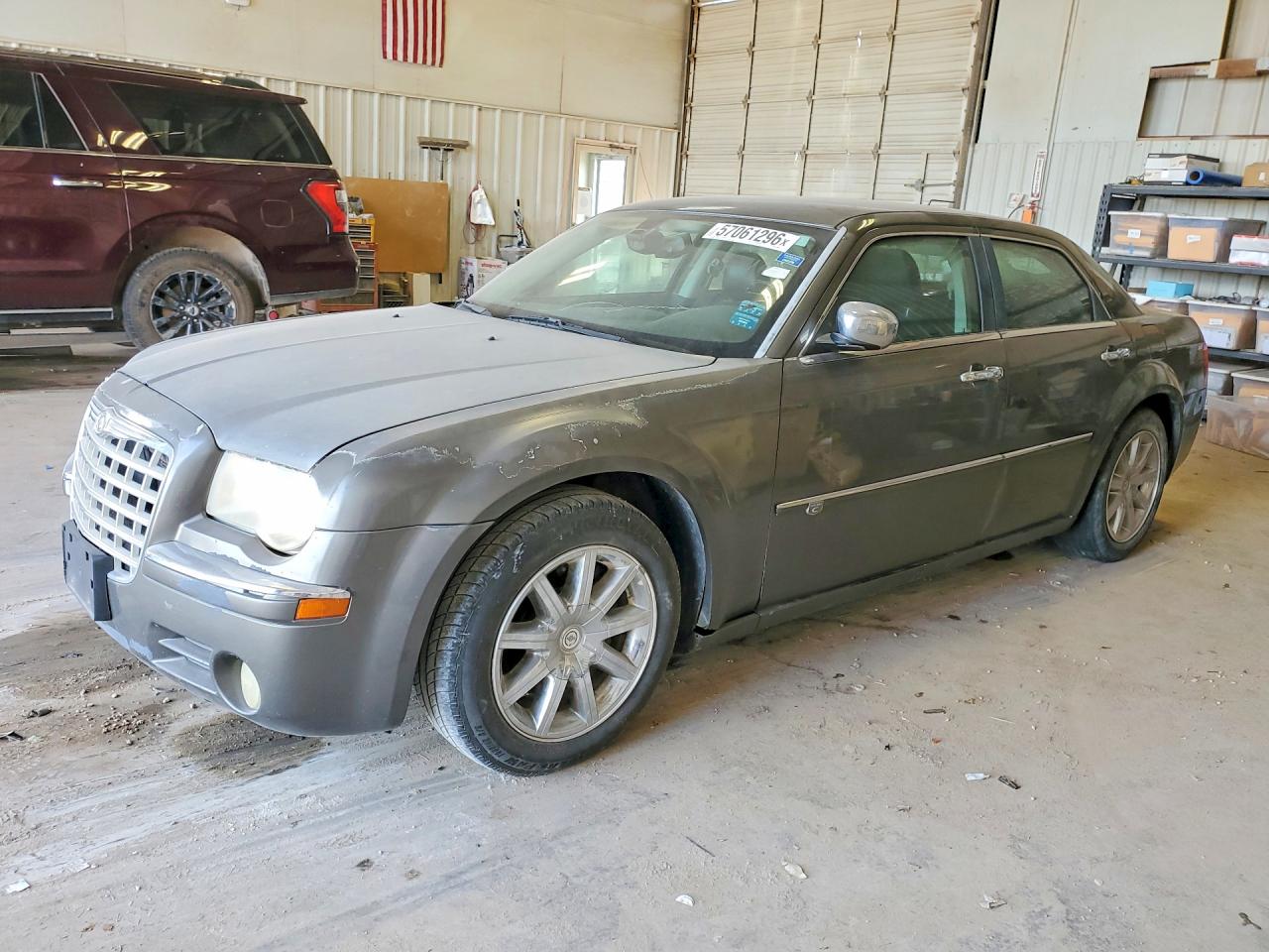 Salvage Chrysler 300 Image
