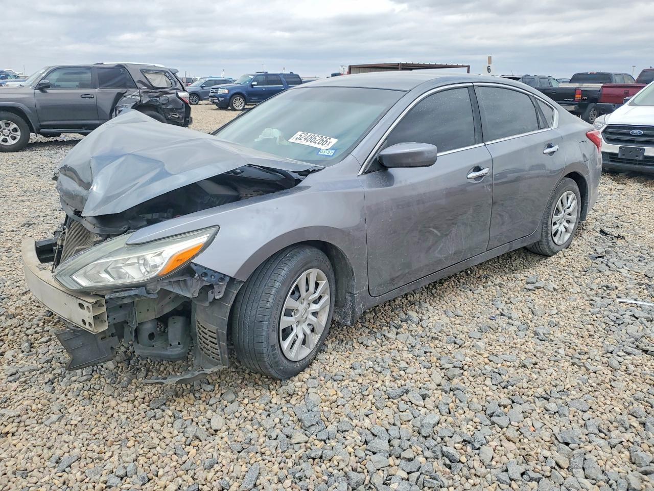 Salvage Nissan Altima Image