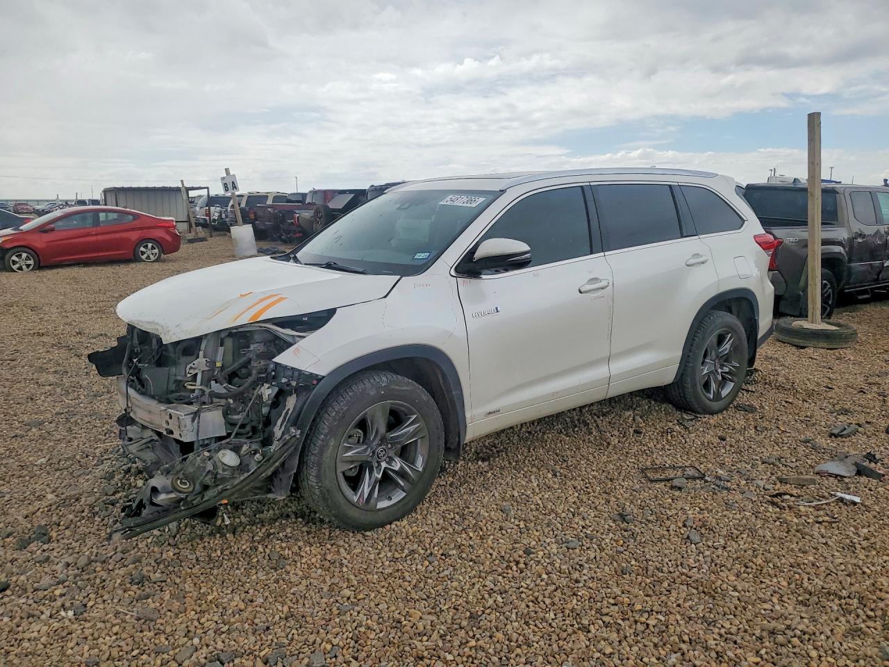 Salvage Toyota Highlander Image