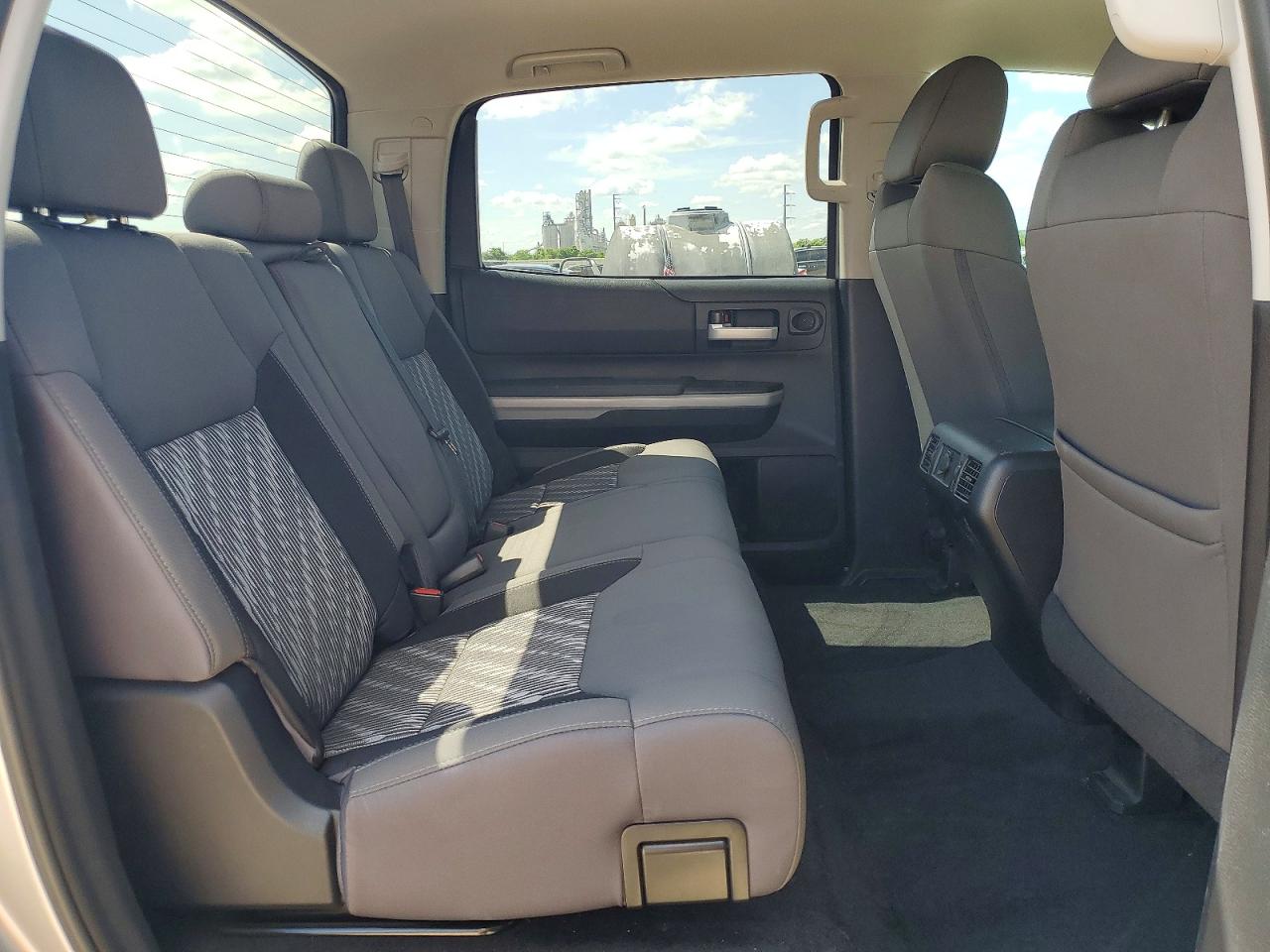 Toyota Tundra Crewmax Sr5