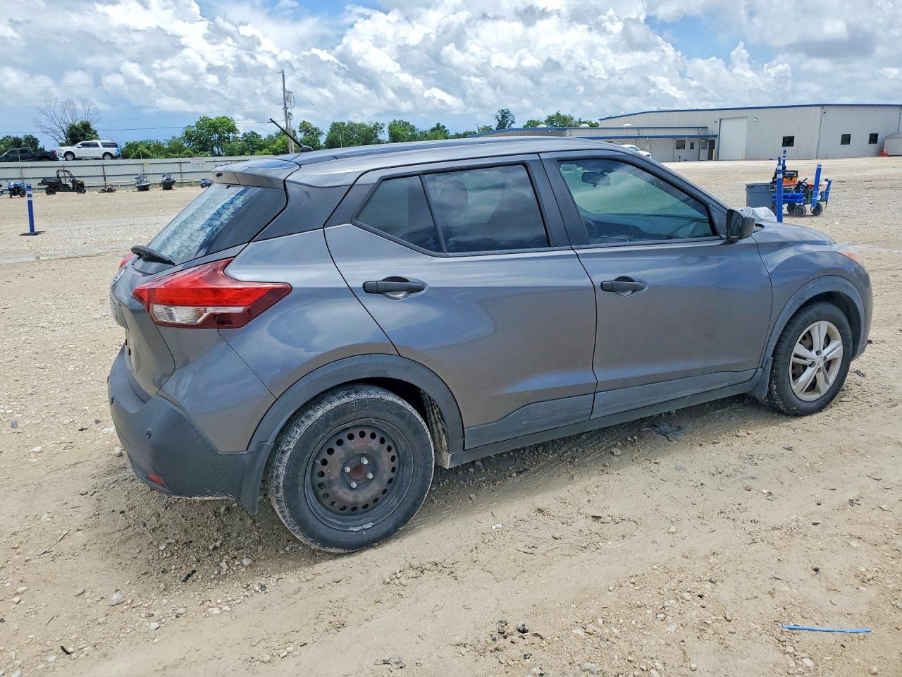 Nissan Kicks S
