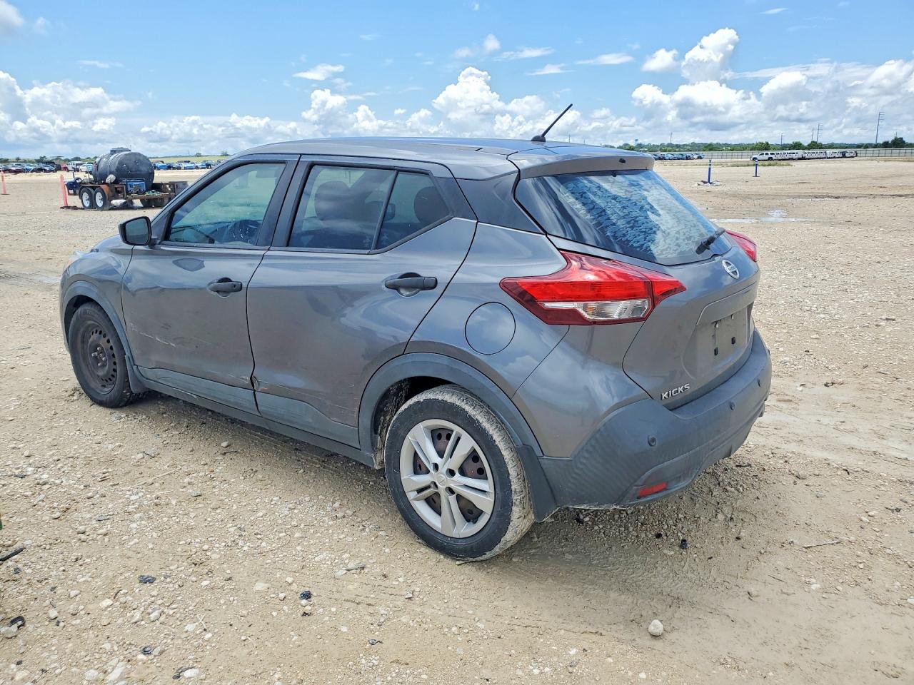 Nissan Kicks S