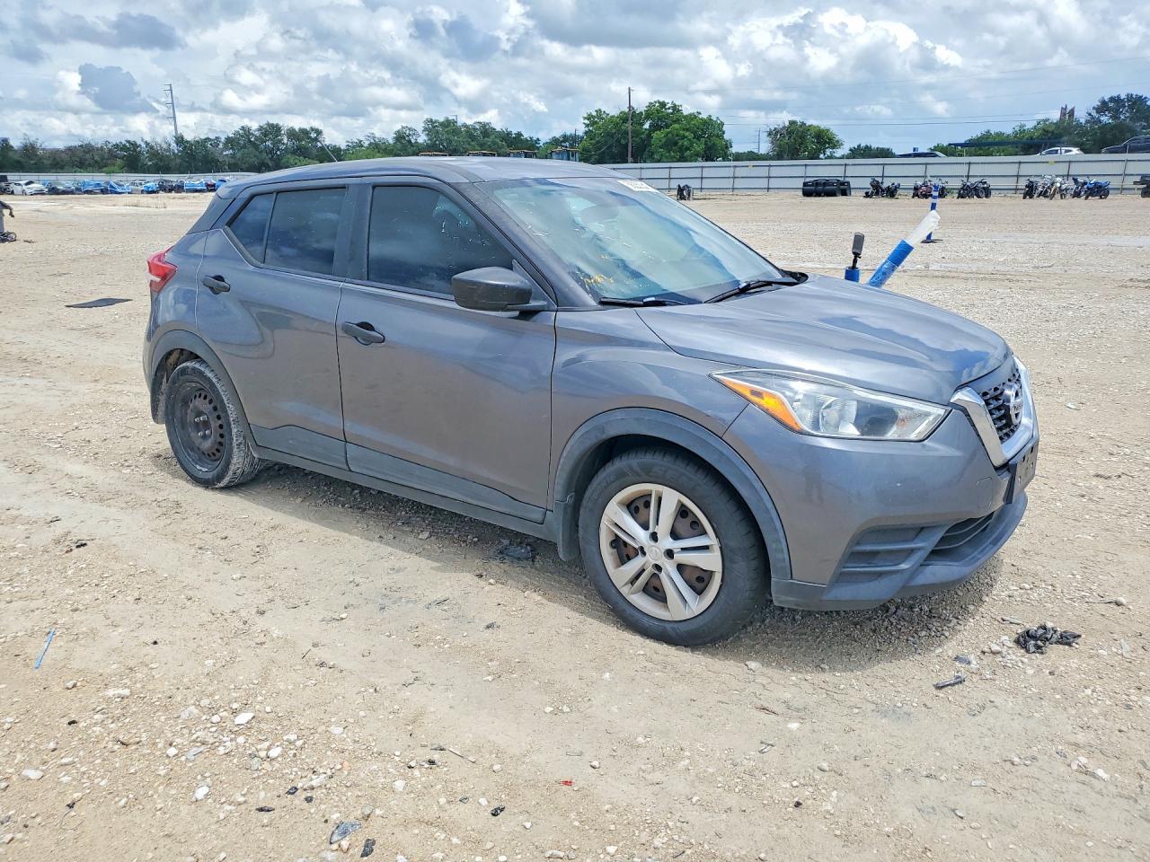 Nissan Kicks S