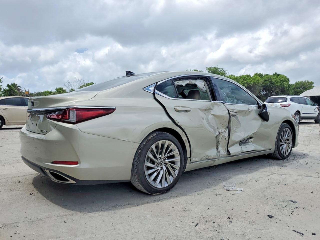 Lexus Es Ultra Luxury