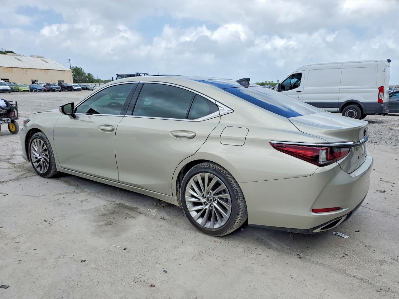 Lexus Es Ultra Luxury