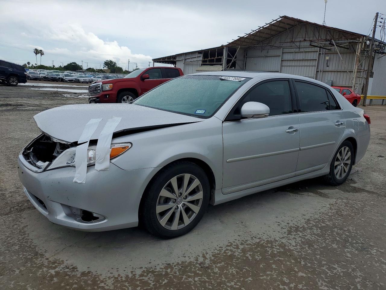 Salvage Toyota Avalon Image