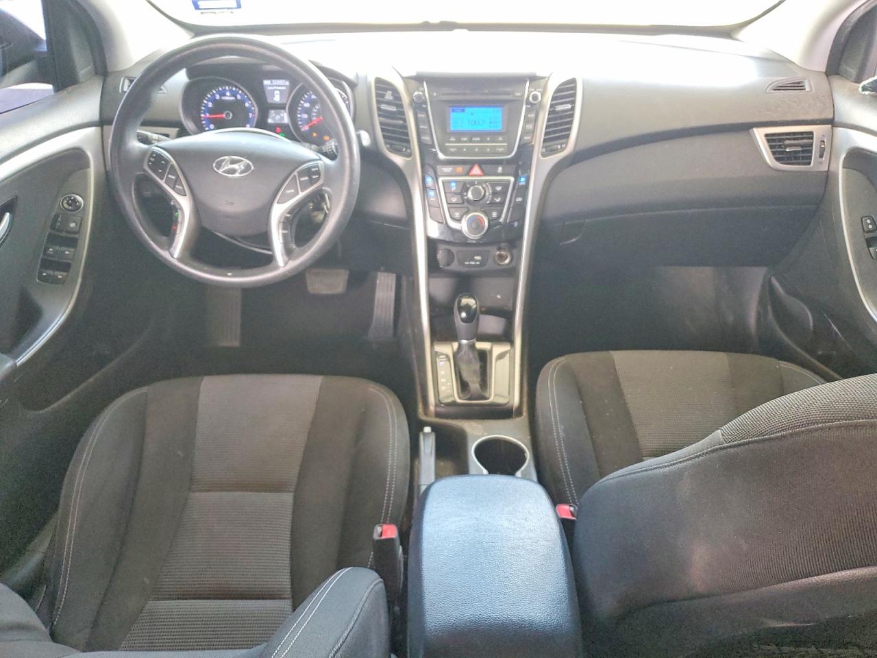 Hyundai ELANTRA Base