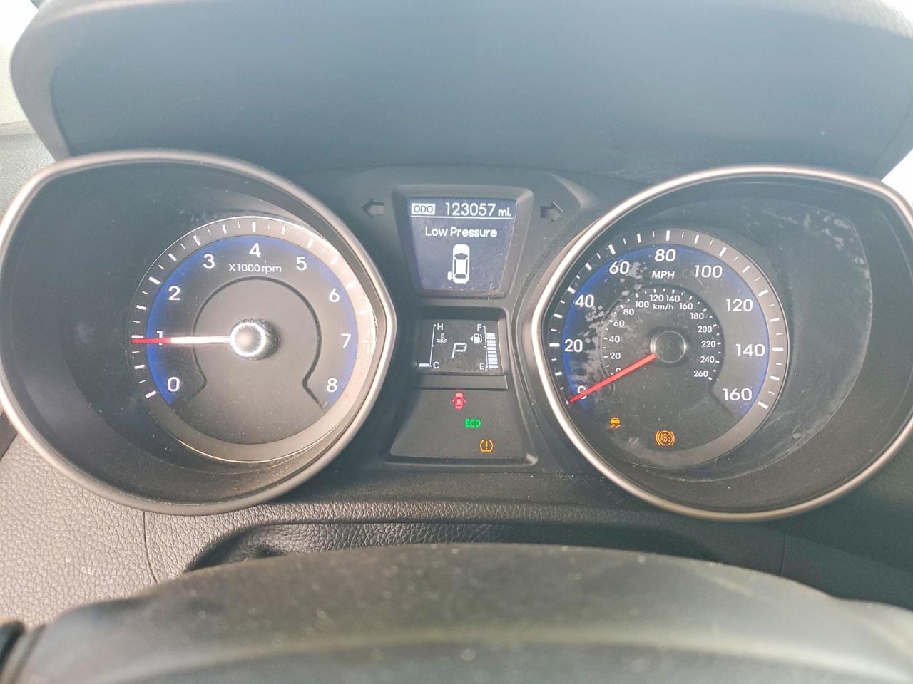 Hyundai ELANTRA Base