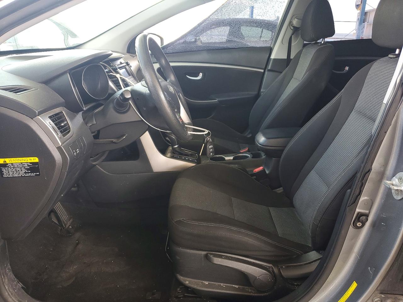 Hyundai ELANTRA Base