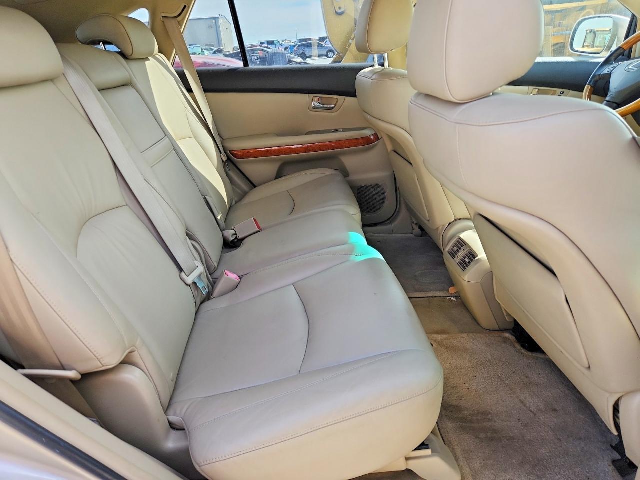 Lexus RX Base