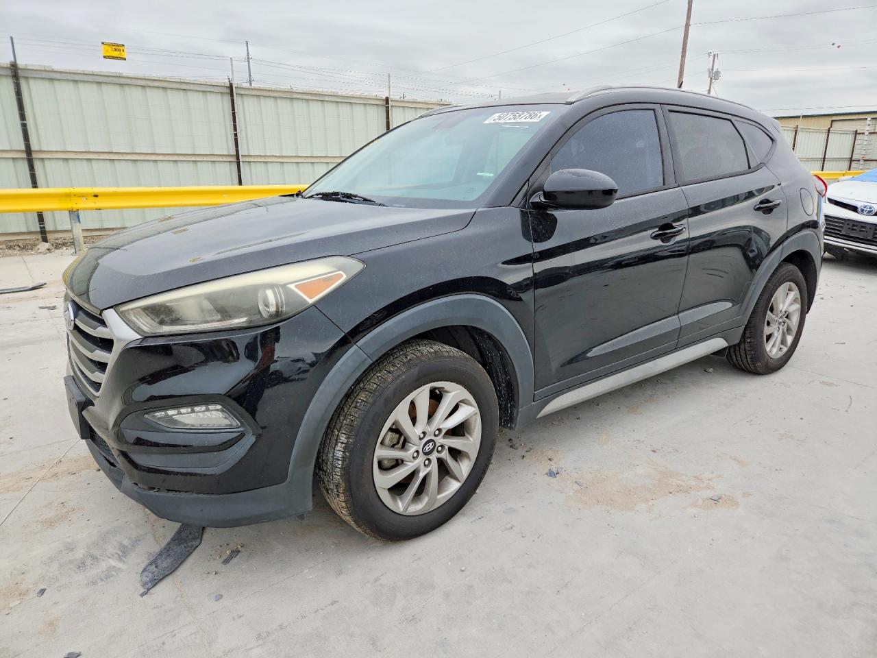 Salvage Hyundai TUCSON Image