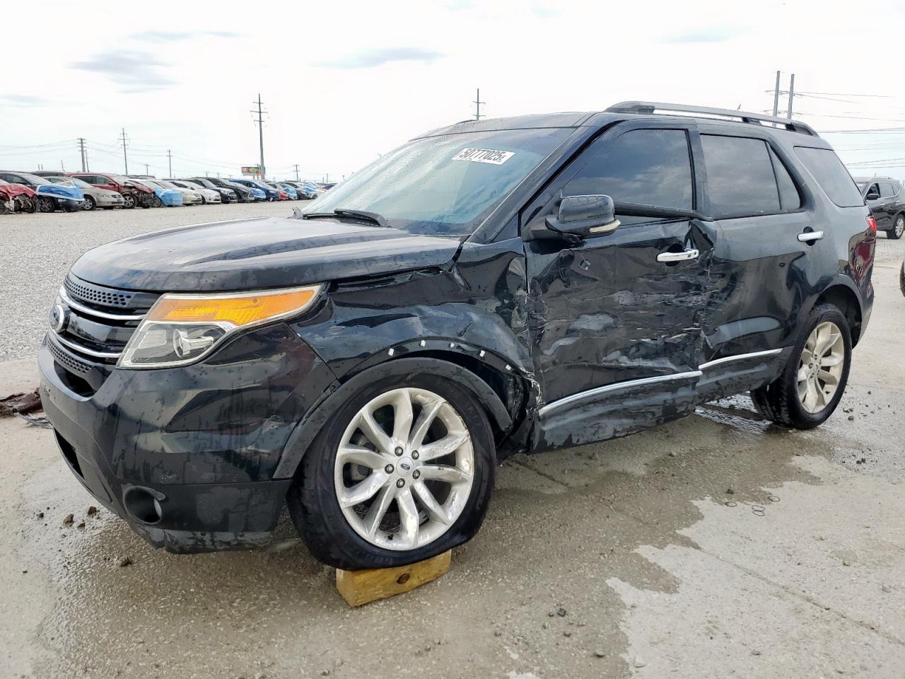 Salvage Ford Explorer Image