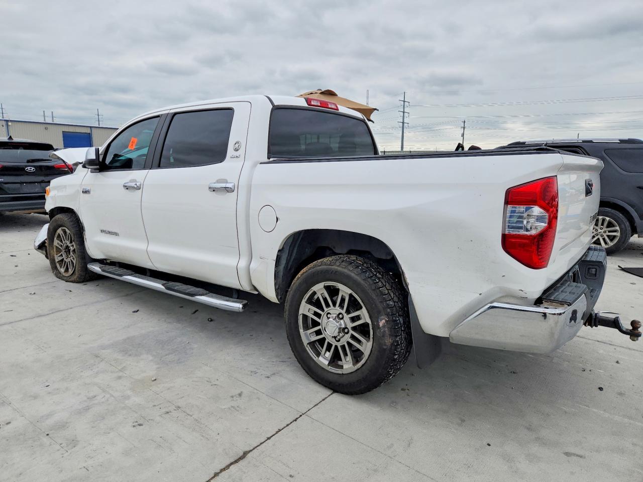 Toyota Tundra Crewmax Sr5