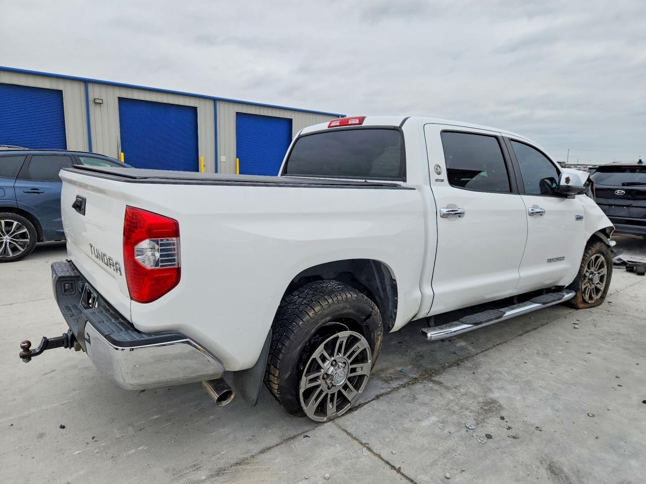 Toyota Tundra Crewmax Sr5